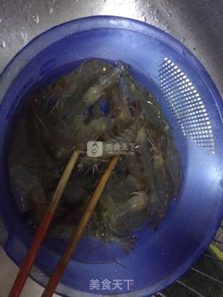 酥脆椒盐虾的做法步骤：1
