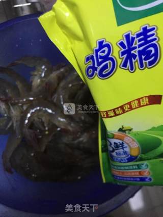 酥脆椒盐虾的做法步骤：2