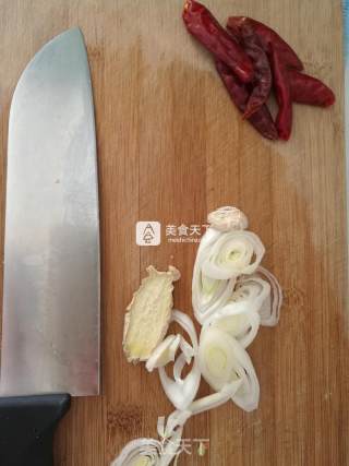 老腊肉手撕包菜的做法步骤：3