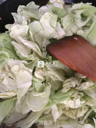 老腊肉手撕包菜的做法步骤：6