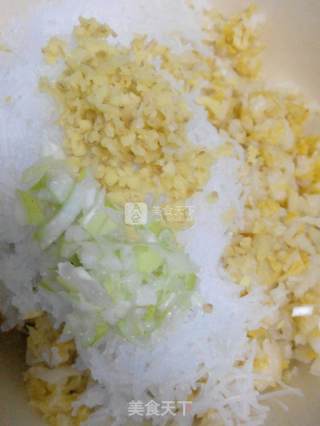 酸菜素馅饼的做法步骤：3