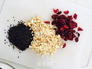 芝麻酱果仁汤圆的做法步骤：2