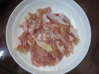 茶树菇炒鸡肉的做法步骤：3