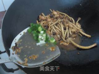 茶树菇炒鸡肉的做法步骤：10