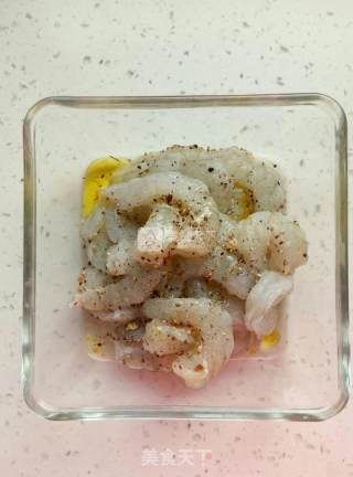 双豆虾仁的做法步骤：2