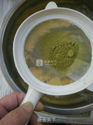 抹茶瑞士卷的做法步骤：4