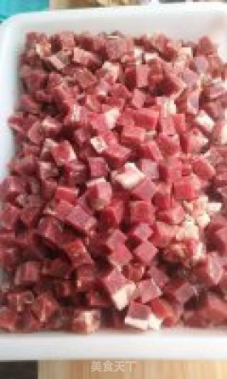 黄花牛肉面的做法步骤：1