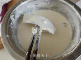 炸带鱼的做法步骤：2