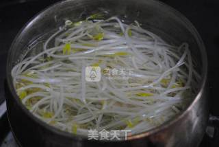 凉拌豆芽的做法步骤：3