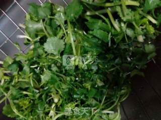 凉拌香菜的做法步骤：1