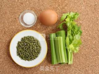 【咱家粮仓】炮儿哥喷血推荐----绿豆西芹羹的做法步骤：1