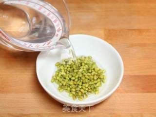 【咱家粮仓】炮儿哥喷血推荐----绿豆西芹羹的做法步骤：2