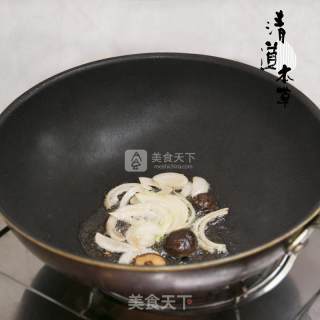 番茄黑蒜香菇面的做法步骤：3