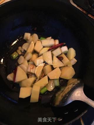家常土豆牛肉炖粉皮的做法步骤：4