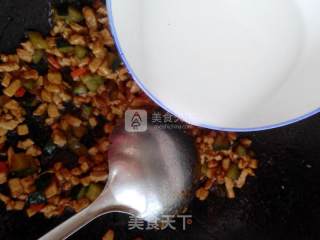 黄瓜鸡丁拌面酱卤的做法步骤：9