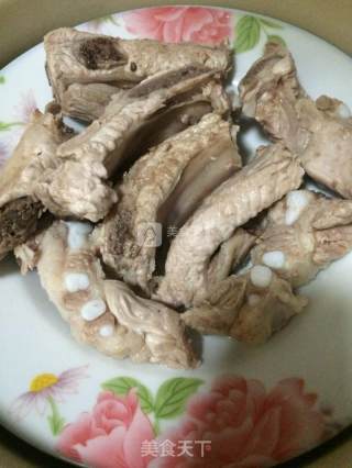 糖醋排骨的做法步骤：1