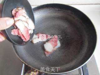 腊肉炒泥蒿的做法步骤：4