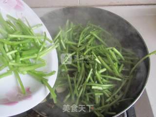 腊肉炒泥蒿的做法步骤：7