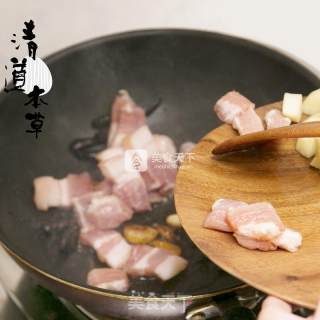 黑蒜红烧肉焖士豆的做法步骤：4