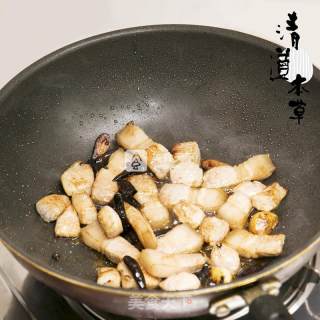 黑蒜红烧肉焖士豆的做法步骤：5