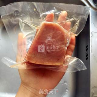 金枪鱼三明治的做法步骤：1