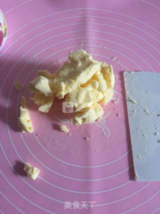 草莓芒果乳酪派的做法步骤：1