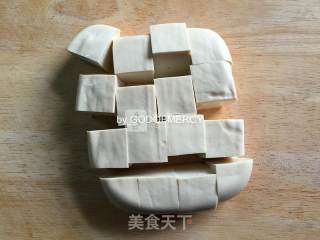 节后“刮油”的清道夫=南北通吃外脆里嫩的小炒豆腐果的做法步骤：2