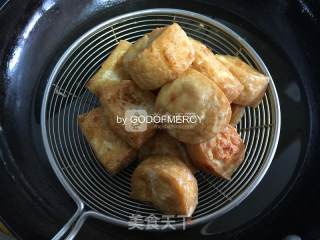 节后“刮油”的清道夫=南北通吃外脆里嫩的小炒豆腐果的做法步骤：4