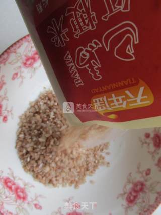 红粳米饭的做法步骤：1