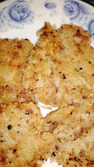 鸡蛋剩饭煎饼的做法步骤：2