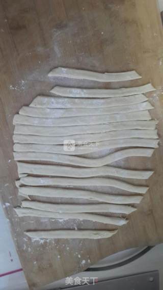 酥软麻花的做法步骤：2