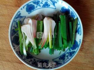 青蒜苗炒五花肉有机菜花的做法步骤：3
