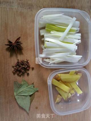 小鸡炖蘑菇的做法步骤：3