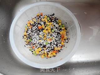 杂蔬黑米烧麦的做法步骤：2