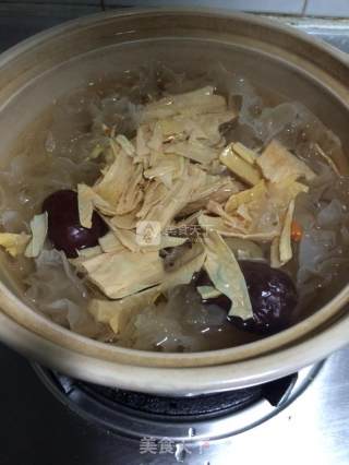 雪耳腐竹糖水的做法步骤：3