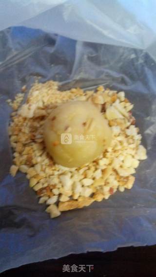 花生小酥球的做法步骤：9