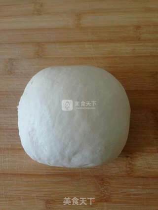 果蔬火腿腊肉虾仁披萨的做法步骤：4