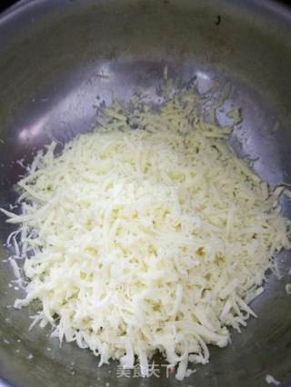 果蔬火腿腊肉虾仁披萨的做法步骤：10