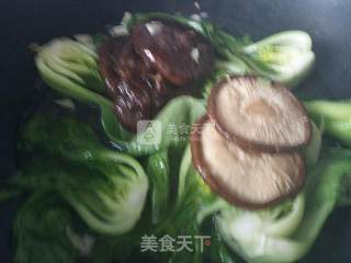 香菇烩小油菜的做法步骤：2