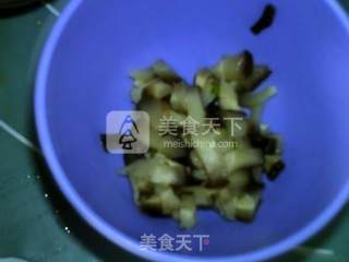 土司香菇鸡肉派的做法步骤：2