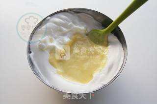 火龙果奶油蛋糕卷的做法步骤：9