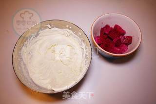 火龙果奶油蛋糕卷的做法步骤：13
