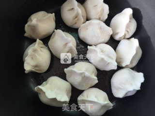 电饭煲煎饺（懒人福音）的做法步骤：2