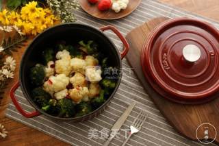 蒜香双色花菜一厨作铸铁锅版的做法步骤：3