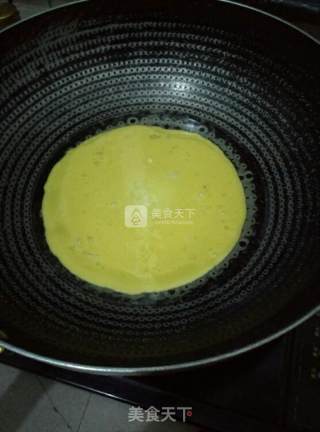 马蹄肉蛋卷的做法步骤：6