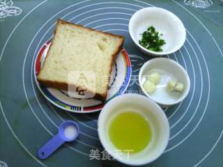 蒜香烤土司的做法步骤：1