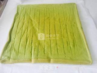 樱花抹茶蛋糕卷的做法步骤：15