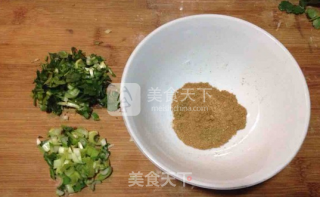 【桃李厨艺】香软酥脆的五香葱花饼的做法步骤：2