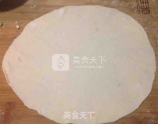 【桃李厨艺】香软酥脆的五香葱花饼的做法步骤：3