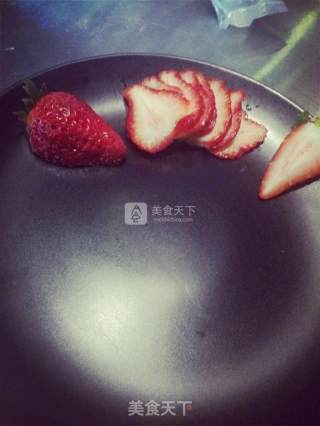 草莓玫瑰松饼的做法步骤：1
